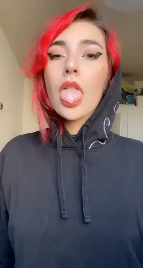 she loved hentai and doing ahegao😌