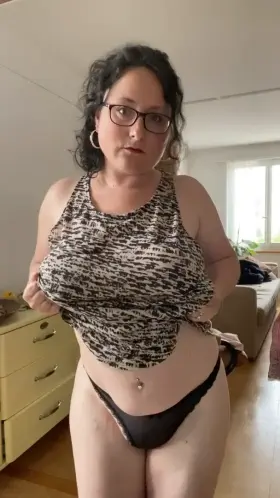 I need to be filled with cum as hubby never gives me a creampie [Video]