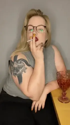 Smoking fetish is so esthetic, don't You think?