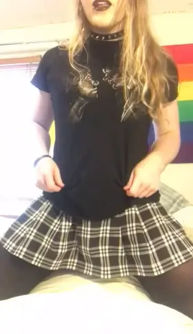 Who doesn’t want a gf that you can jerk off with 😜