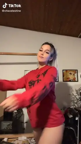 Laura Get her Free F0lder Below👇