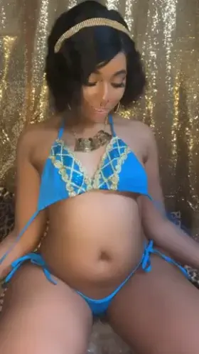 She thinks she’s Jasmine!