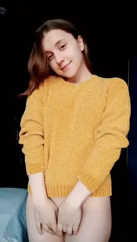 Hi, I'm your new girlfriend! 💕