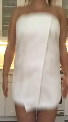 [Video] Towel drop 😝