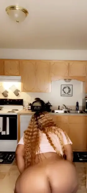 Any chocolate cake lovers?🍫💋🎂