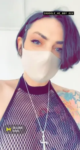 This is how I like to chill on a Sunday,😜😘 HBU? Xxx