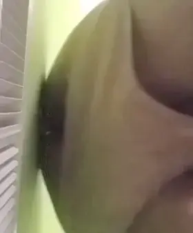 Riding plug against wall