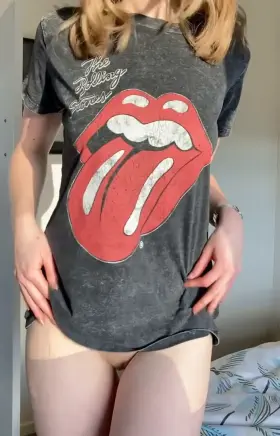 Reveal of my pretty pink nipples 🥰