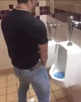 Over the shoulder 💦