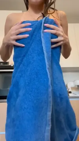 Sending my sextape to whoever upvotes just because i’m horny (Delani2018) 😘