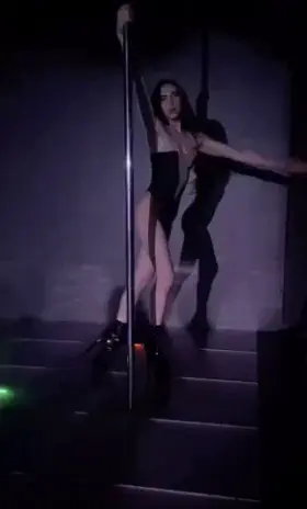 I'm a fucking sexy and plastic girl 👅💦💦 do you want to see how I control my body?🤤🤤