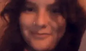 I'm shy in real life but I wanna show you how slutty I can be🙈 Does it make you wanna jizz in my 18yr old cunt?