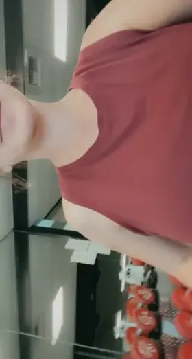 [F] Doing my best to get those gains at the gym, how am I doing? can someone tell me what her name is ?