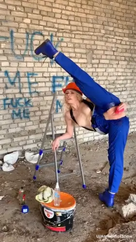 I wanna be fucked in a builder suit.. can you help?