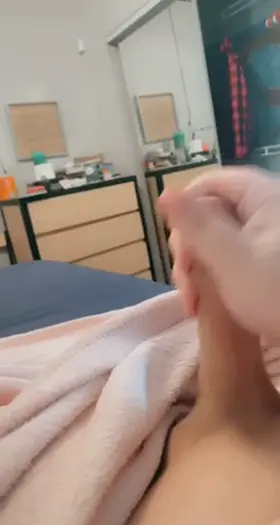 Cum here pretty boys and girls! It’s din din time! Tell me how yummy Mommy’s cum is will you? I’m excited to hear about it💕