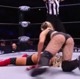 Tay's ass is just unreal. Bless these shots the cameramen get.