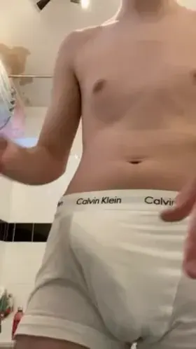 Any girls here I can please?