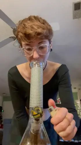 I need a cute girl to come wake and bake with me!! Maybe we can eat each other’s cute pussies🥰🥵💦💦