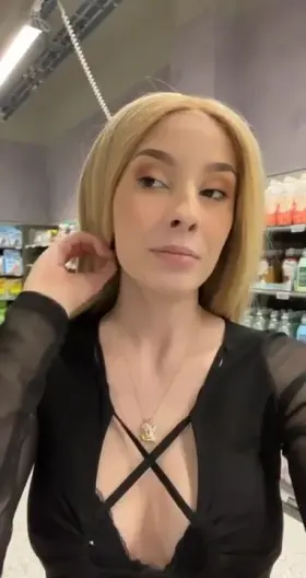 The local mall has become my favorite place to be slutty 😋💕 (reveal)