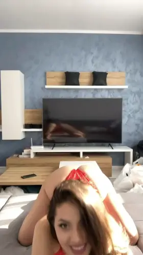 just jiggling my booty to get you hard