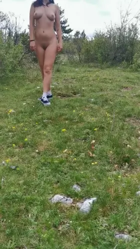 The quarantine was not so nice to my beach body 🤷🏻‍♀️ But check out my bouncy ass 😉