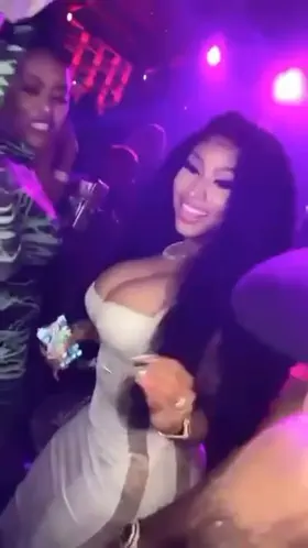 Nicki titty twerk
