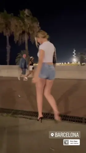 Love the way she catwalks