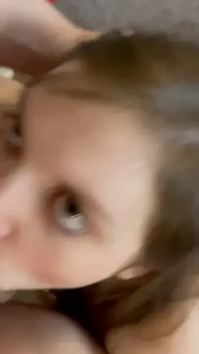 Her eye contact is perfect 😍