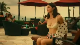 Alexandra Daddario In ‘The White Lotus’