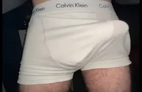 I’m crazy high and wanna share my cock with all of your throats x