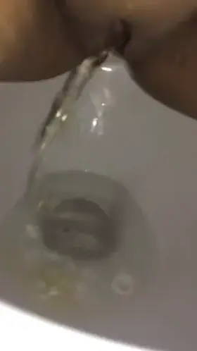 [F] First time showing myself peeing 😇