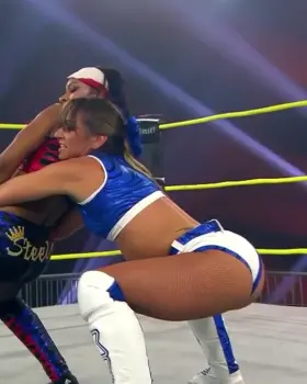 Kylie Rae deep squat