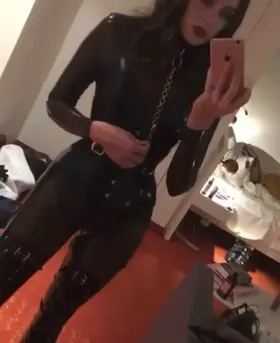 [domme] obey your rubber Mistress 😈