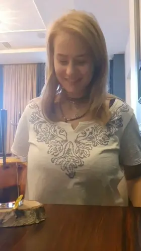 Another public flashing in a restaurant