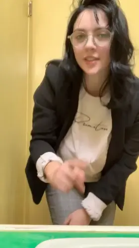 dropping them out on my bathroom break 🙈