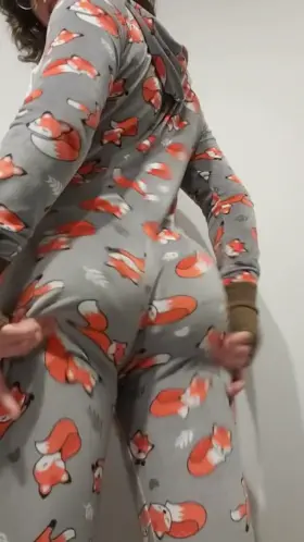 let's have a slutty slumber party :3💞💞🧡