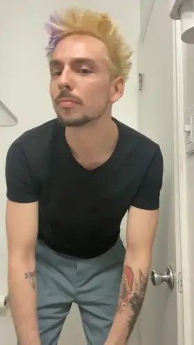 i Love seeing their eyes light up when i tale my pants off 🤩✨