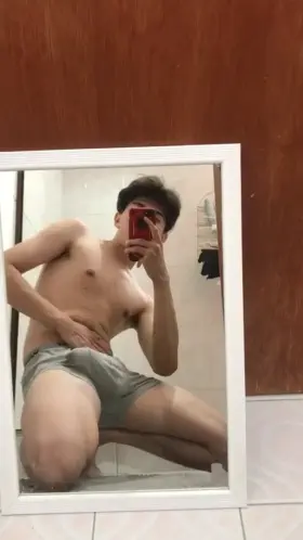 Have you ever touched a bulge this big? 🍌