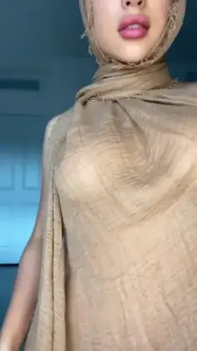 Any Lovers Of Arab Girls ? ( Her Leeked Content In Comments )