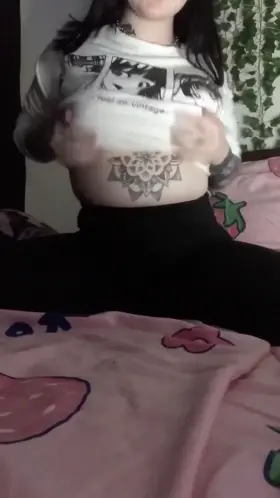 It’s been a long time since I’ve posted here! 🥺💖 I hope you guys still like my lil boobies!