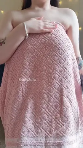 Smash or pass a 5'4 big titty Irish girl?