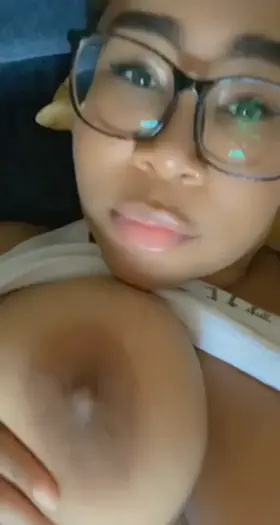 I love sucking my own tiddies😋