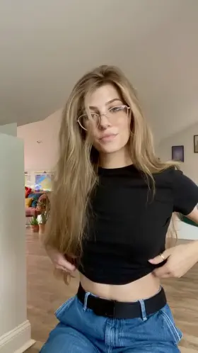 do you like my hair or my tits more?