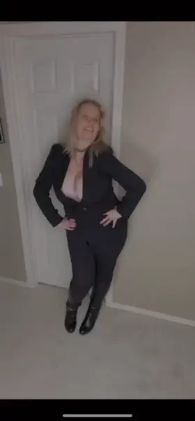 Bouncing my J cups 💋