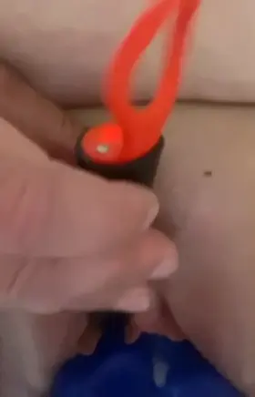 Stretching her out 😻