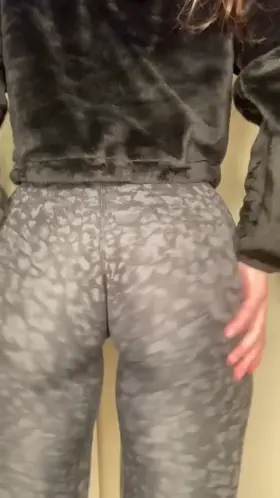 my butt is always hungry for my leggings 🙈