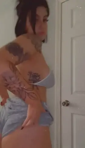 Twerking with Some Titties