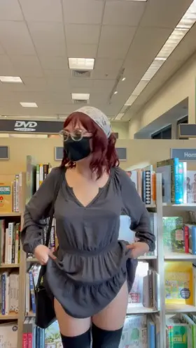 Support your local bookstore!😘