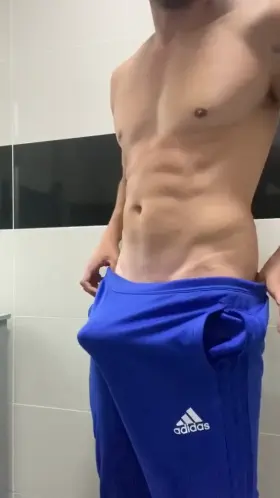 Busting out of my joggers!