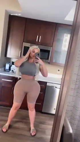 God, realmkbella has the ultimate bimbo booty. She’s gone so extreme and it’s amazing
